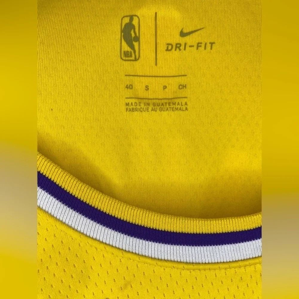 Nike NBA Swingman Authentic Jersey Lebron James LA Lakers Men’s Size 40‎ Gold